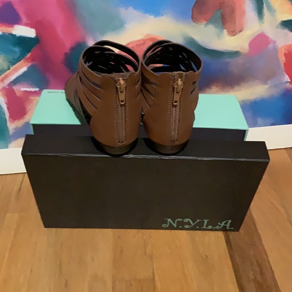 N.Y.L.A.  Women’s Sandals Tan size 6.5 - Picture 3 of 4